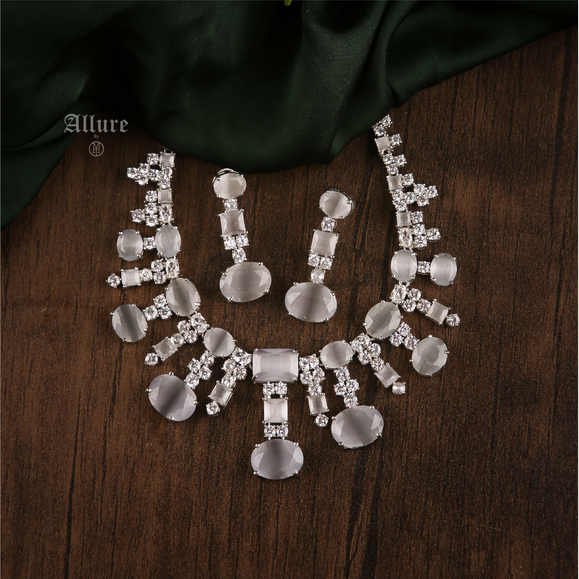 Naghmeh Set
